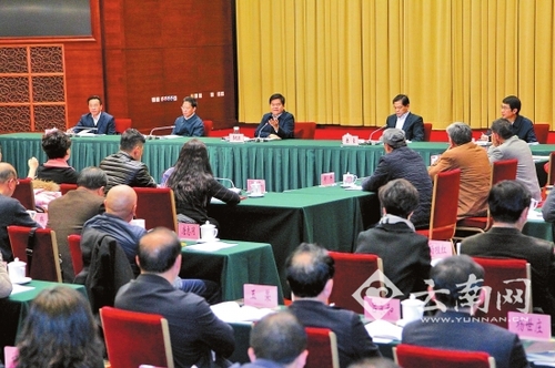 22日，我省推进文艺繁荣发展座谈会在昆明召开。记者黄喆春 李秋明摄