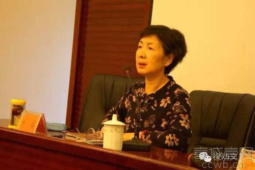 （著名作家、中国作协民族创作委员会常务副主任、《民族文学》原主编叶梅授课）