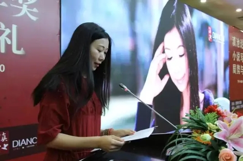 台上桑子在说，画中桑子在听.webp