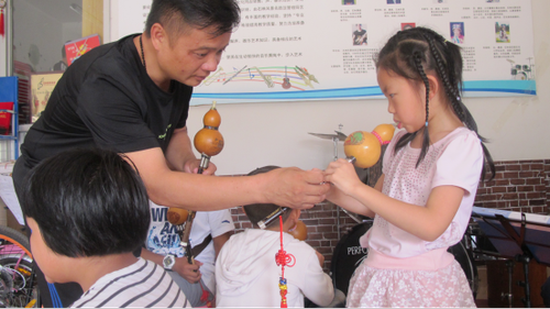 授课老师耐心辅导培训学员