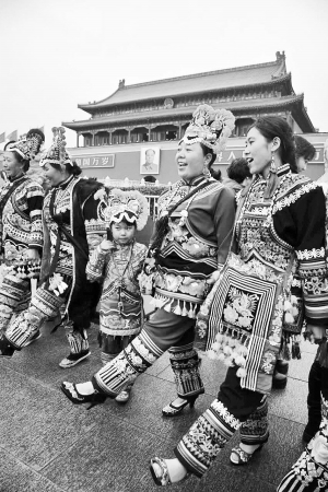15位楚雄绣娘参加中国（北京）国际时装周