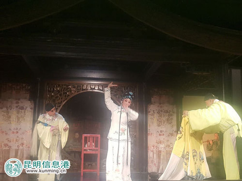 小剧场实验滇剧《粉待》