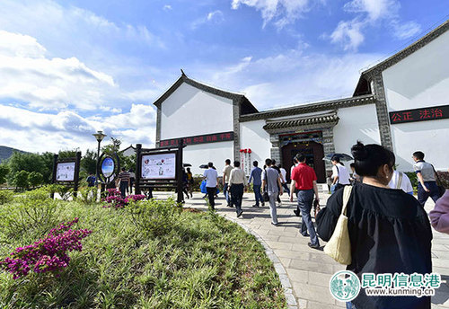 相关部门负责人齐聚晋宁观摩学习。记者王俊星 摄