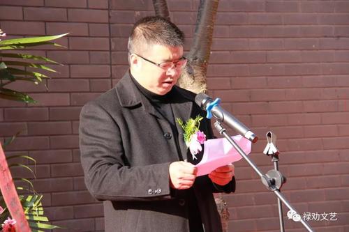 县政协副主席、县书画家协会主席赵明