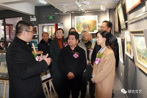 参观迎新书画作品展