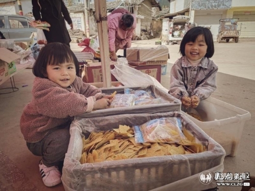 晋宁田坝村 万诱引力 摄