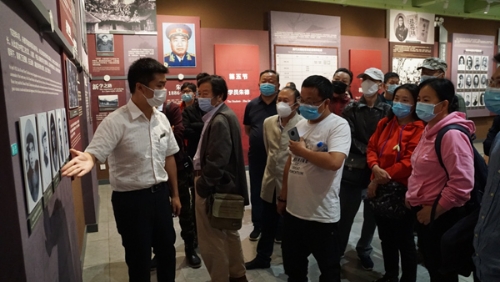 组织文艺家参观云南陆军讲武堂，学习红色文化