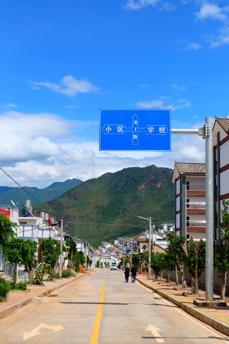 移民新村-金瑞三社区恰似小镇街道-抒鑫 摄